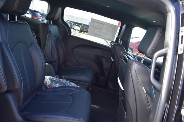 new 2025 Chrysler Pacifica Hybrid car, priced at $39,999