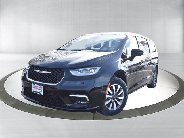new 2025 Chrysler Pacifica Hybrid car, priced at $39,999