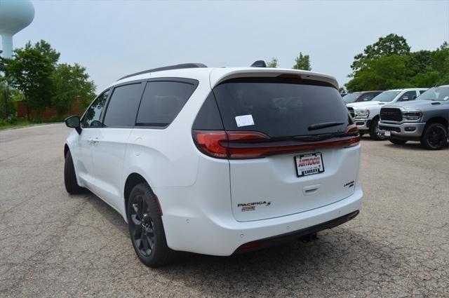 new 2024 Chrysler Pacifica car, priced at $45,634