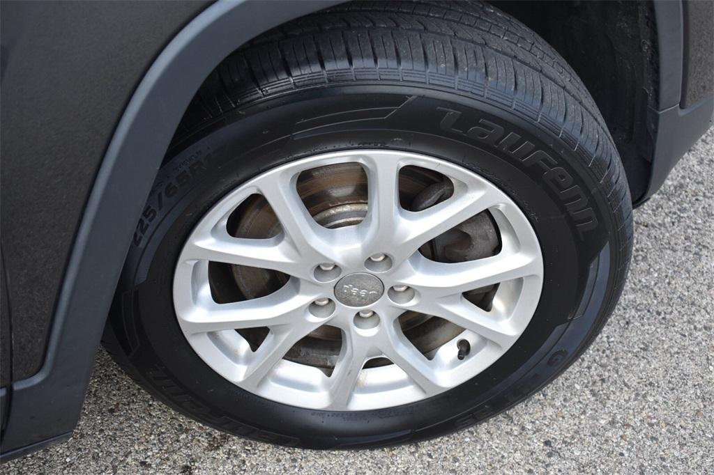 used 2016 Jeep Cherokee car, priced at $11,877