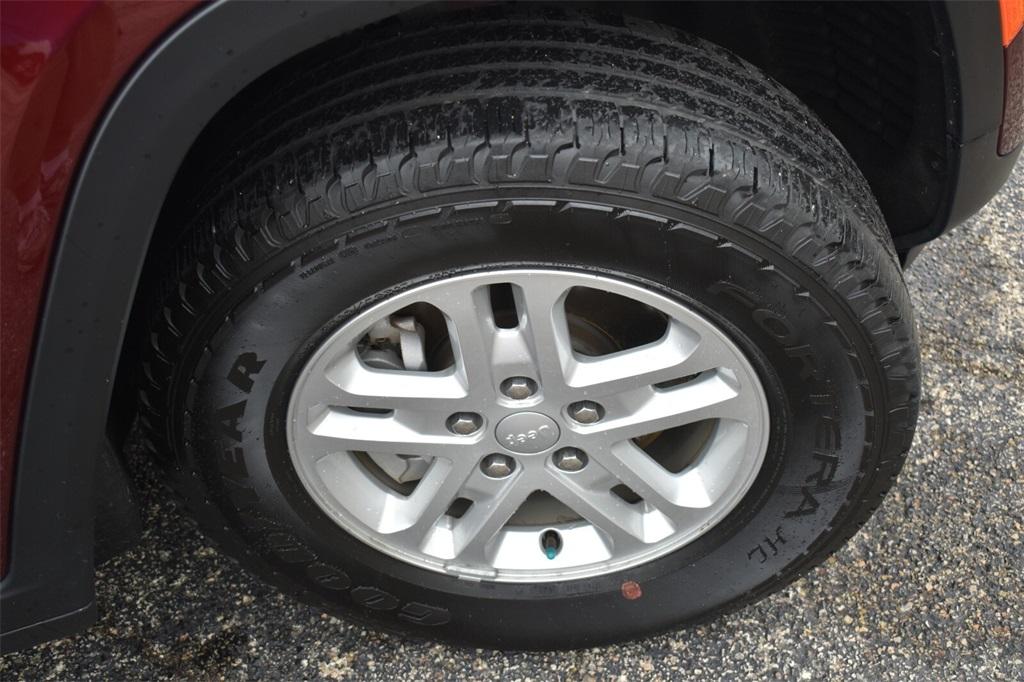 used 2022 Jeep Grand Cherokee car, priced at $29,377