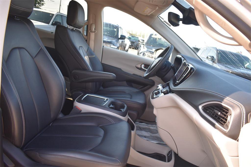 used 2023 Chrysler Pacifica car, priced at $35,177