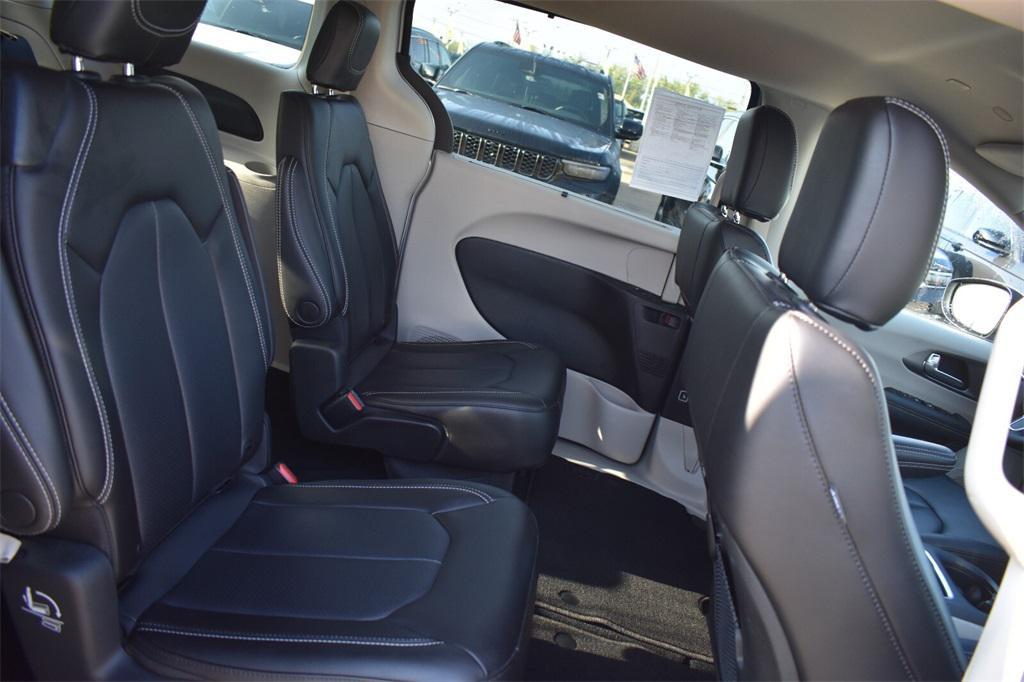 used 2023 Chrysler Pacifica car, priced at $35,177