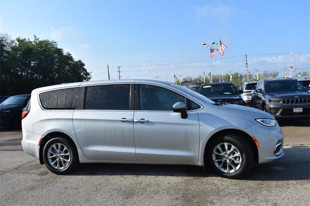 used 2023 Chrysler Pacifica car, priced at $35,177