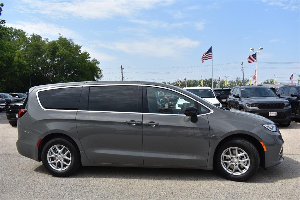 new 2025 Chrysler Pacifica car, priced at $39,605