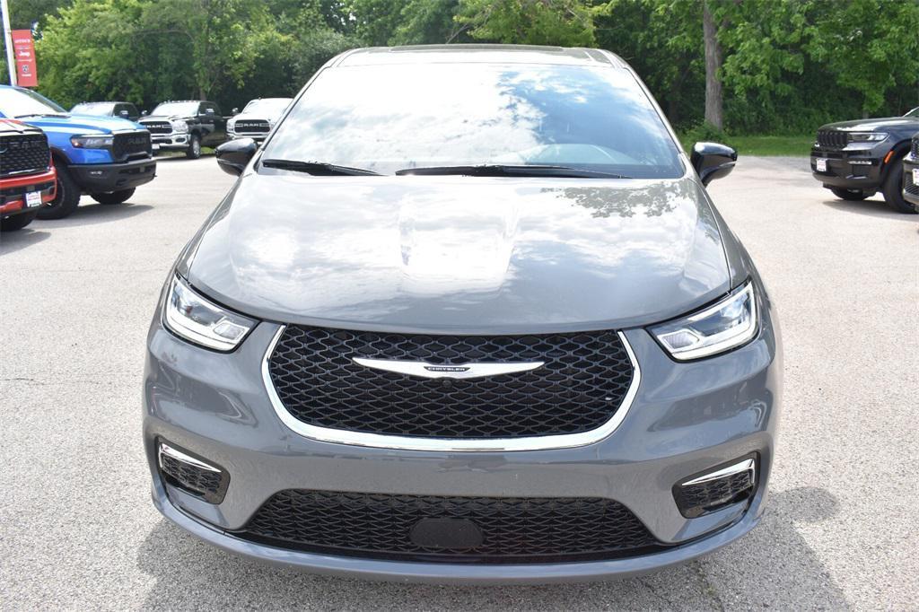 new 2025 Chrysler Pacifica car, priced at $39,605