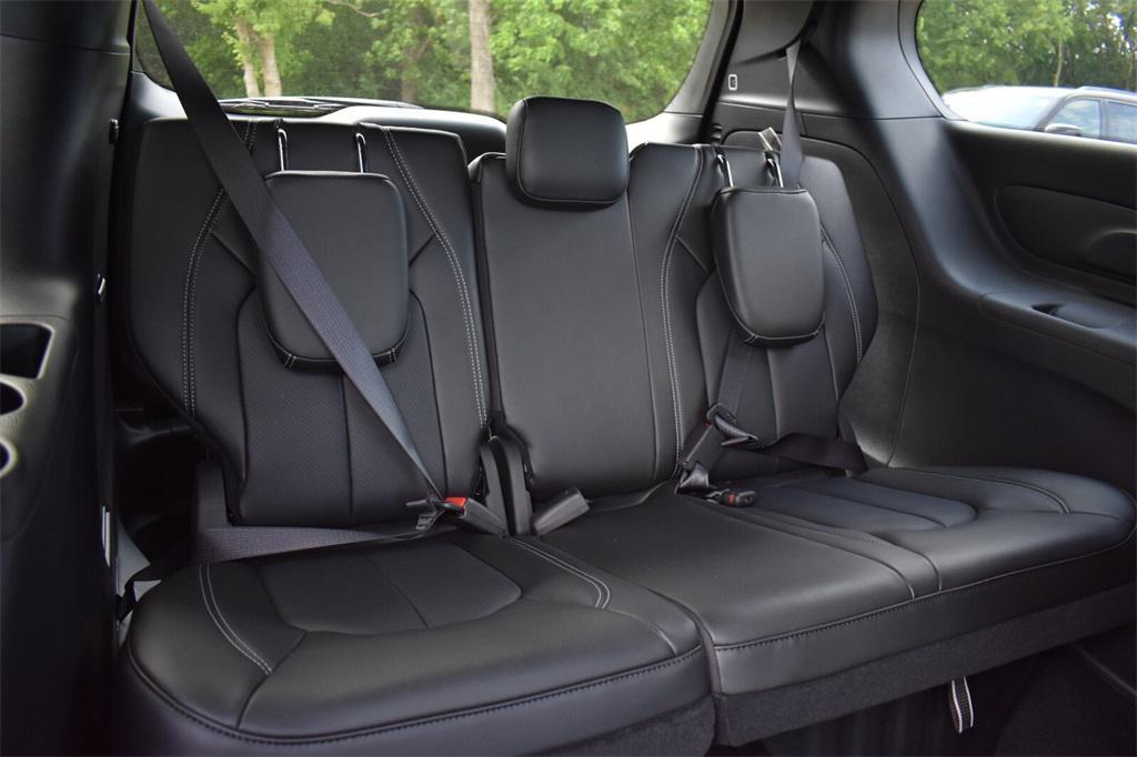 new 2025 Chrysler Pacifica car, priced at $39,605
