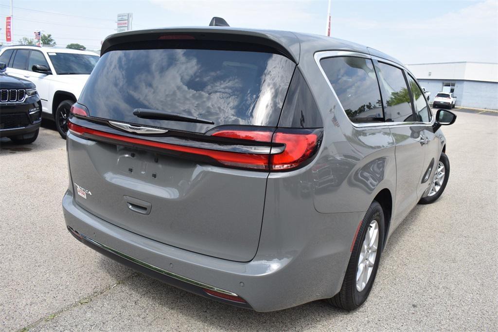 new 2025 Chrysler Pacifica car, priced at $39,605