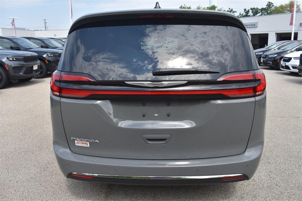 new 2025 Chrysler Pacifica car, priced at $39,605