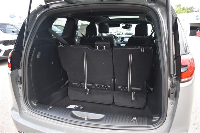 new 2025 Chrysler Pacifica car