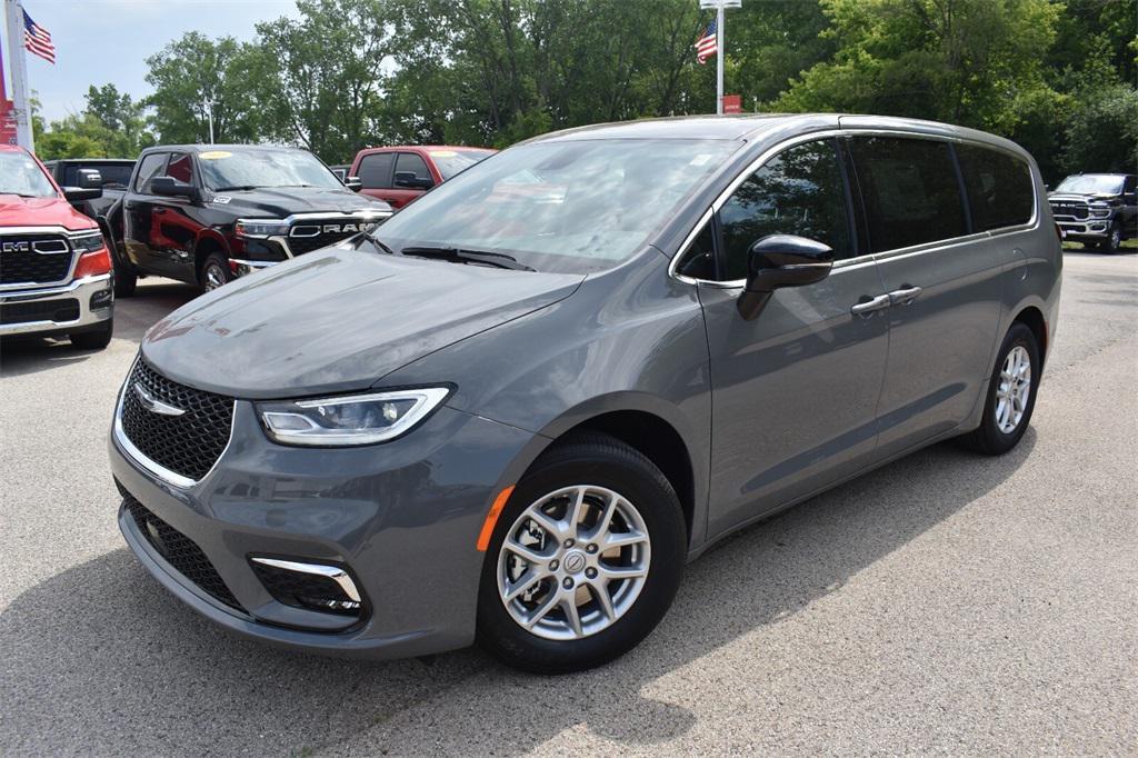 new 2025 Chrysler Pacifica car, priced at $39,605