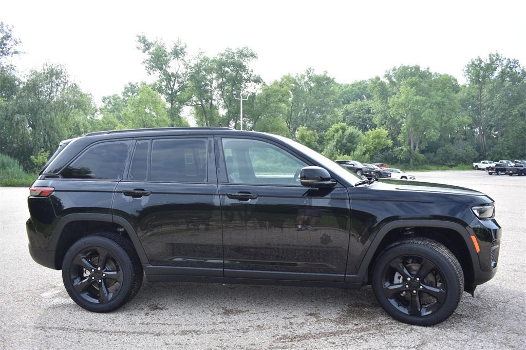 new 2025 Jeep Grand Cherokee car, priced at $38,995