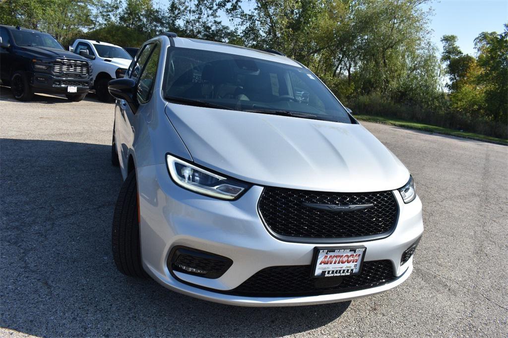 new 2026 Chrysler Pacifica car, priced at $45,860