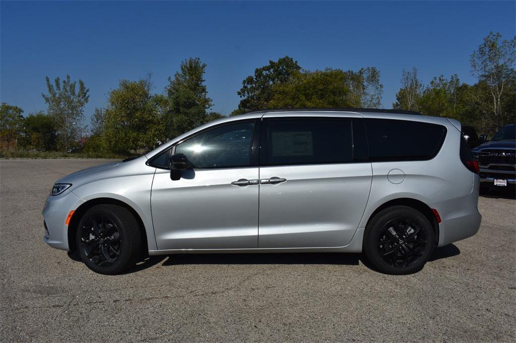 new 2026 Chrysler Pacifica car, priced at $45,860