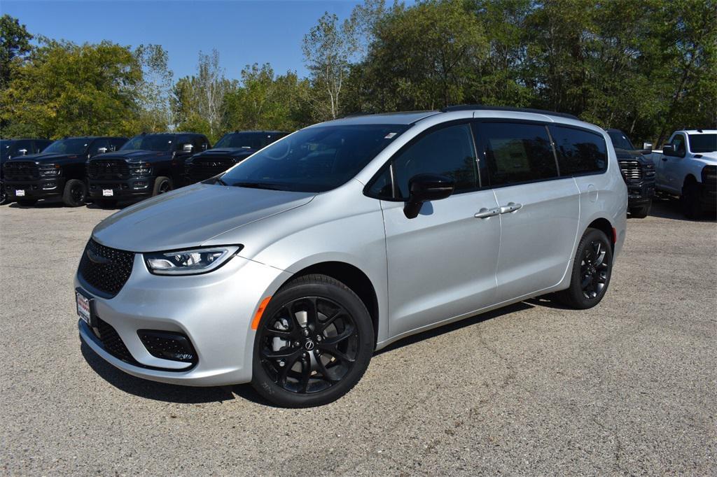 new 2026 Chrysler Pacifica car, priced at $45,860