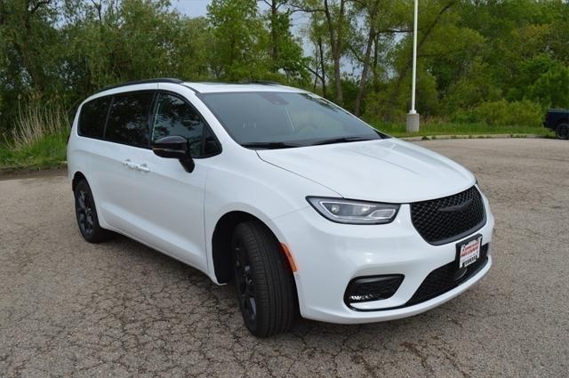 new 2024 Chrysler Pacifica car, priced at $44,738