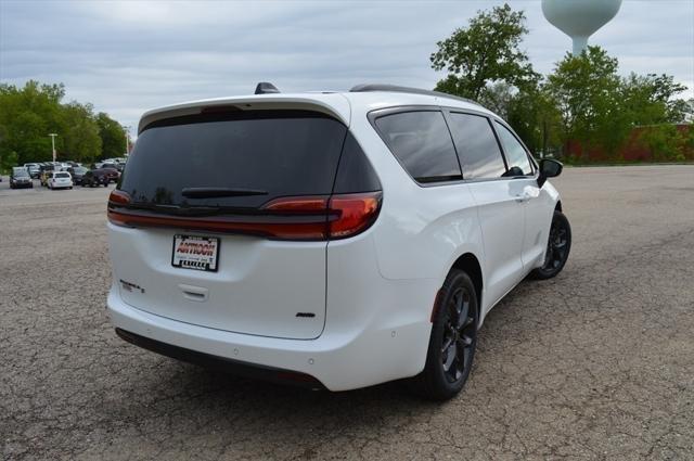 new 2024 Chrysler Pacifica car, priced at $44,738