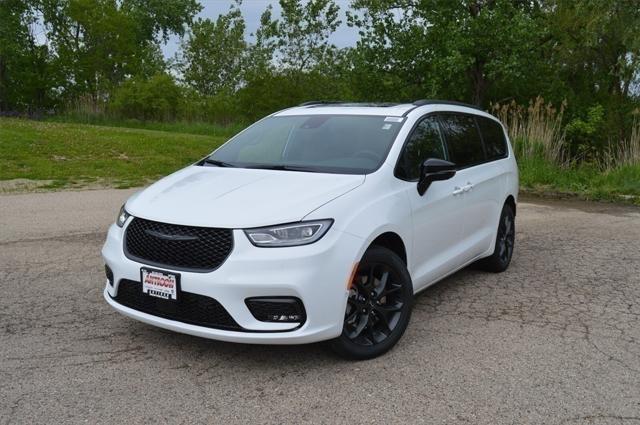 new 2024 Chrysler Pacifica car, priced at $40,488