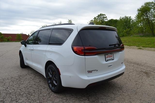 new 2024 Chrysler Pacifica car, priced at $44,738