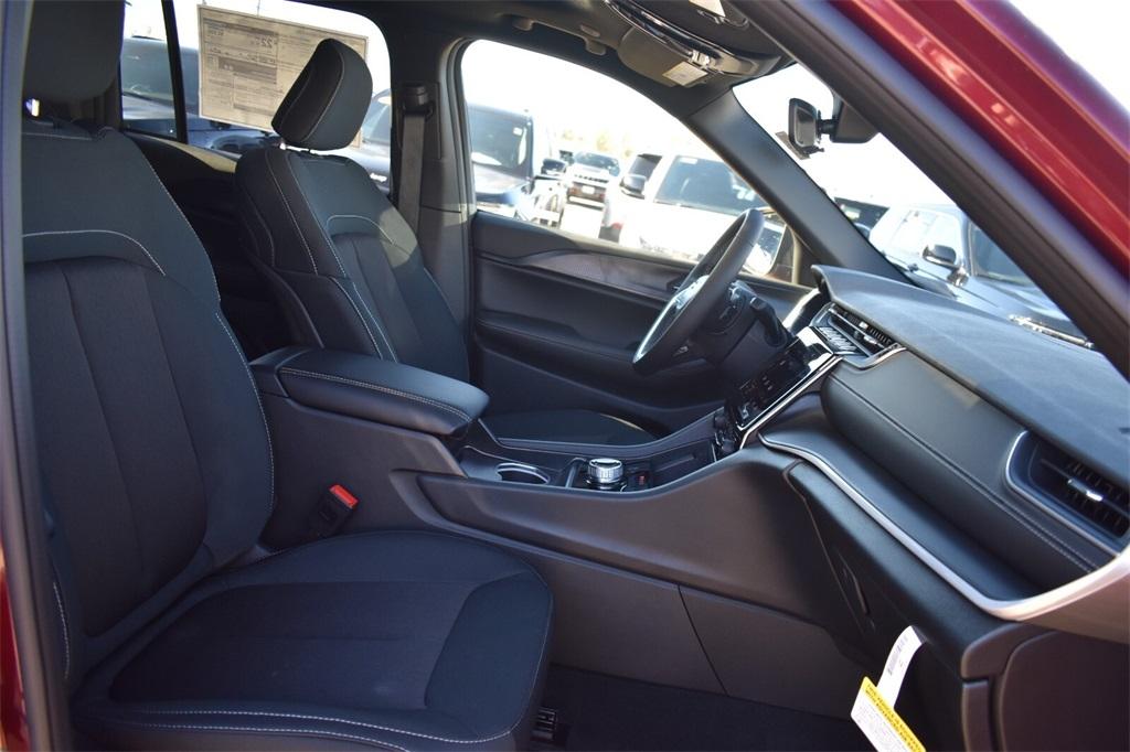 new 2025 Jeep Grand Cherokee car, priced at $39,134