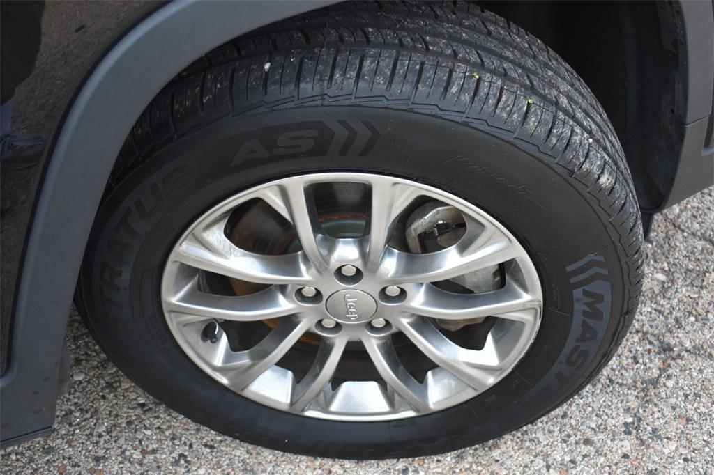 used 2021 Jeep Cherokee car, priced at $24,277
