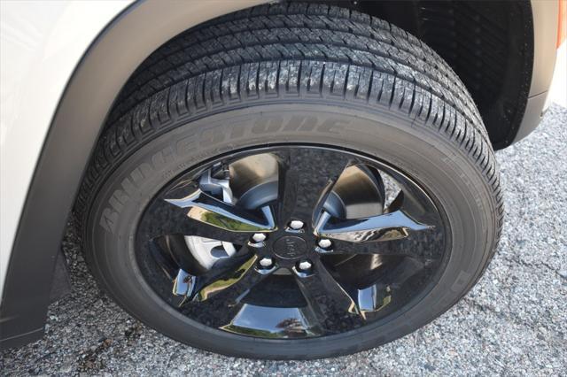 new 2025 Jeep Grand Cherokee L car, priced at $41,952