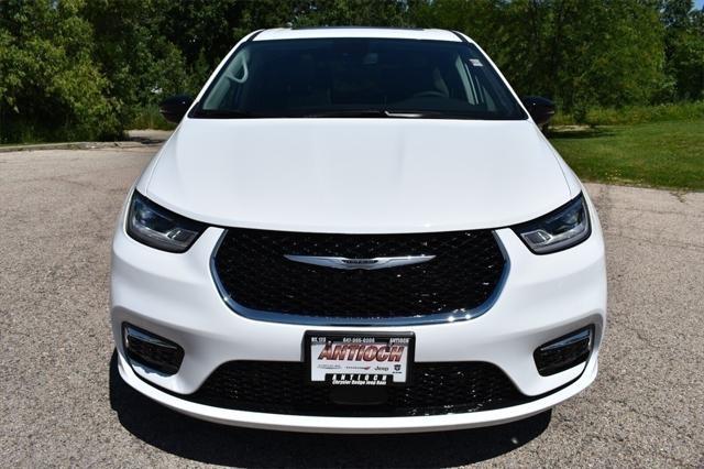 new 2024 Chrysler Pacifica car, priced at $45,671