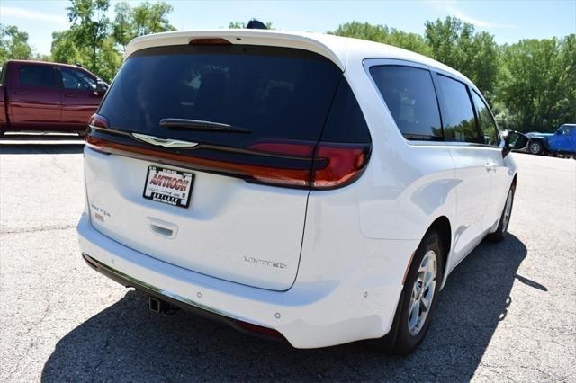 new 2024 Chrysler Pacifica car, priced at $45,671