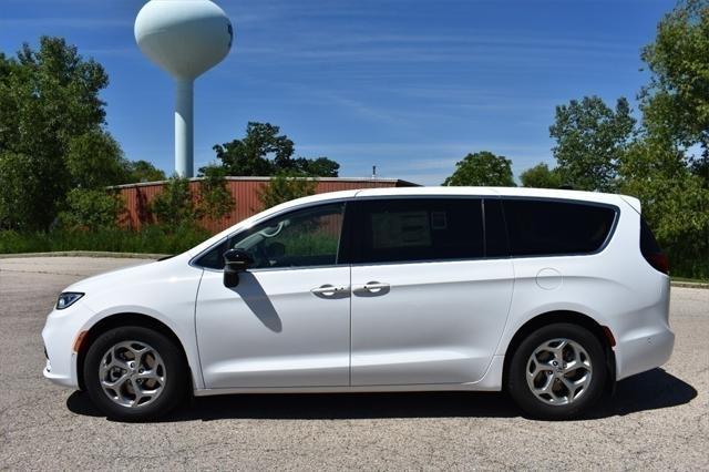 new 2024 Chrysler Pacifica car, priced at $45,671