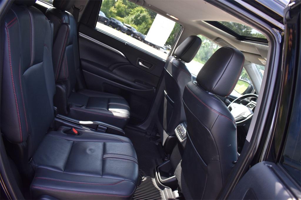 used 2019 Toyota Highlander car, priced at $25,777