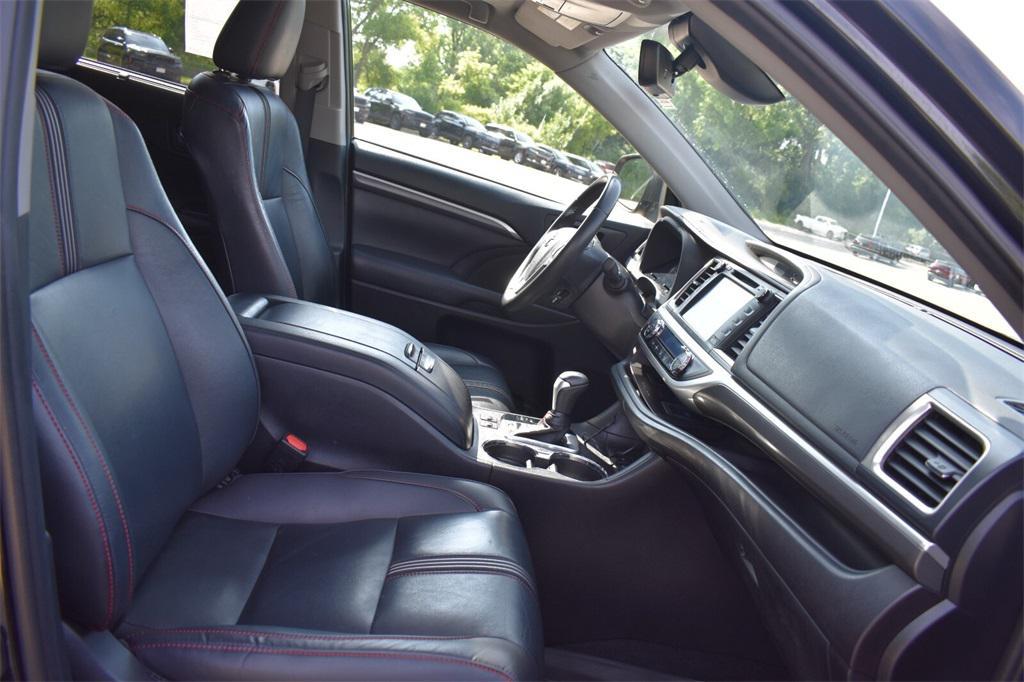 used 2019 Toyota Highlander car, priced at $25,777