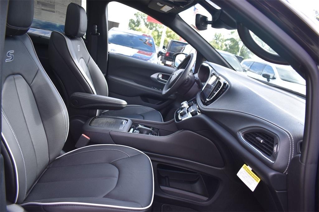 new 2026 Chrysler Pacifica car, priced at $50,325