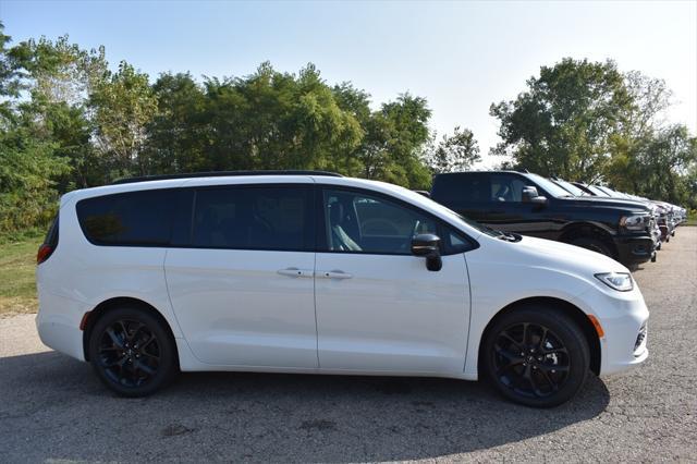 new 2024 Chrysler Pacifica car, priced at $48,502