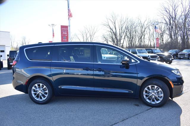 new 2025 Chrysler Pacifica car, priced at $43,323