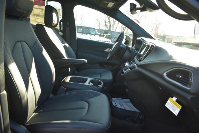 new 2025 Chrysler Pacifica car, priced at $43,323