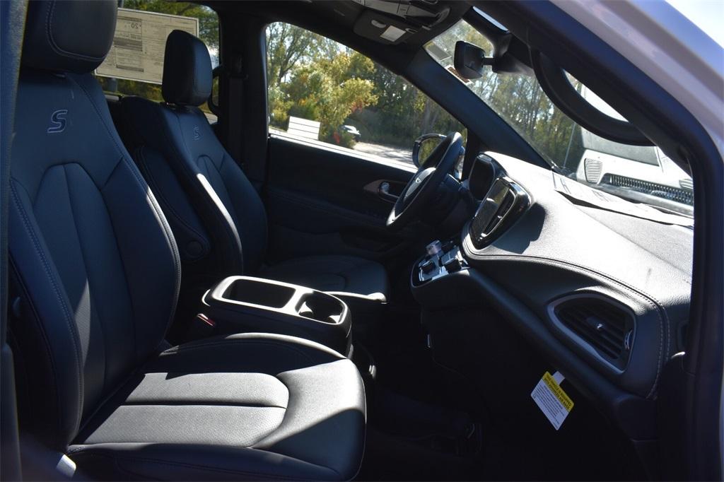 new 2026 Chrysler Pacifica car, priced at $48,113