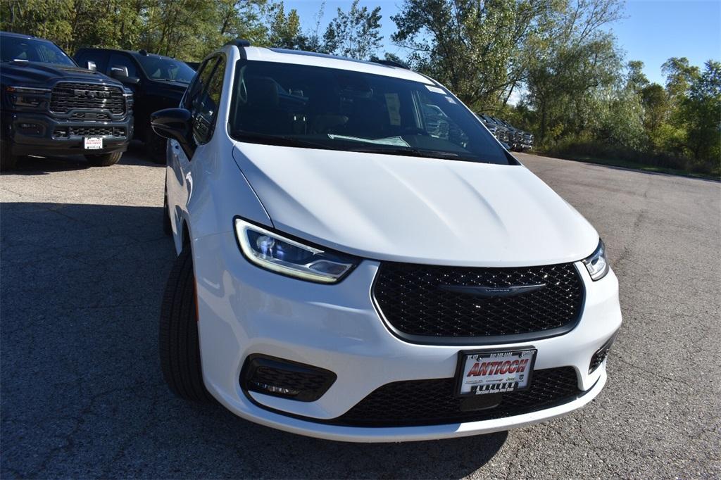 new 2026 Chrysler Pacifica car, priced at $48,113