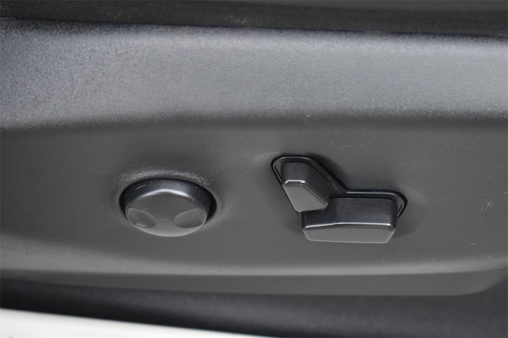 used 2023 Chrysler Pacifica car, priced at $25,977