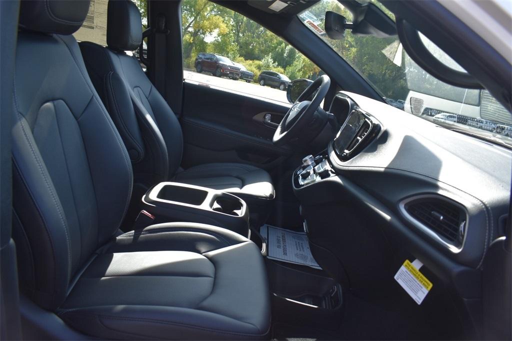 new 2026 Chrysler Pacifica car, priced at $45,985