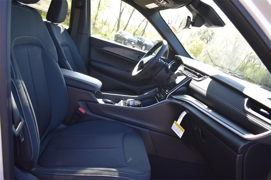 new 2025 Jeep Grand Cherokee L car, priced at $37,592