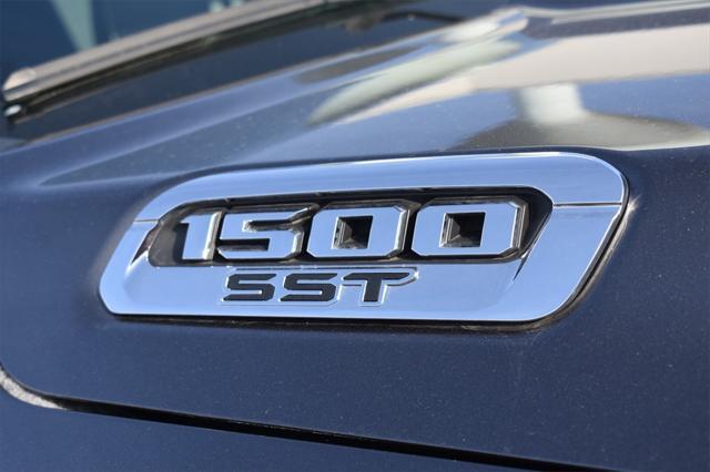 new 2025 Ram 1500 car, priced at $53,552