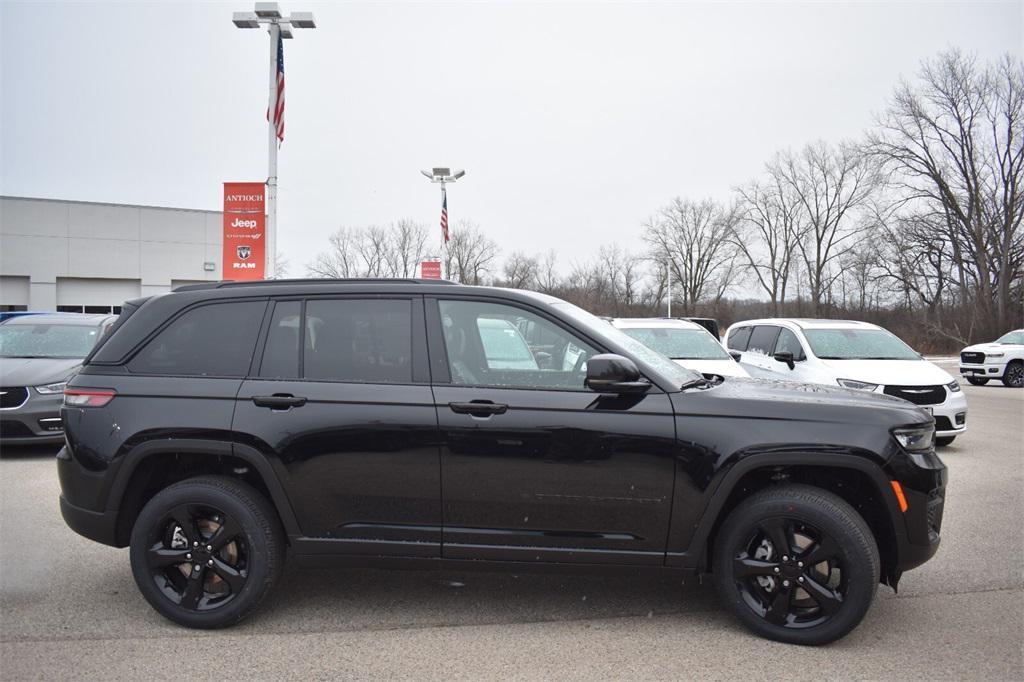 new 2025 Jeep Grand Cherokee car, priced at $38,995