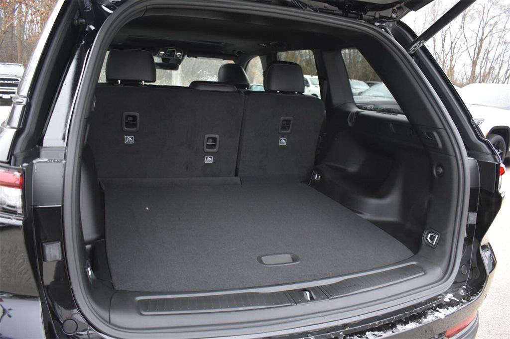 new 2025 Jeep Grand Cherokee car, priced at $38,995
