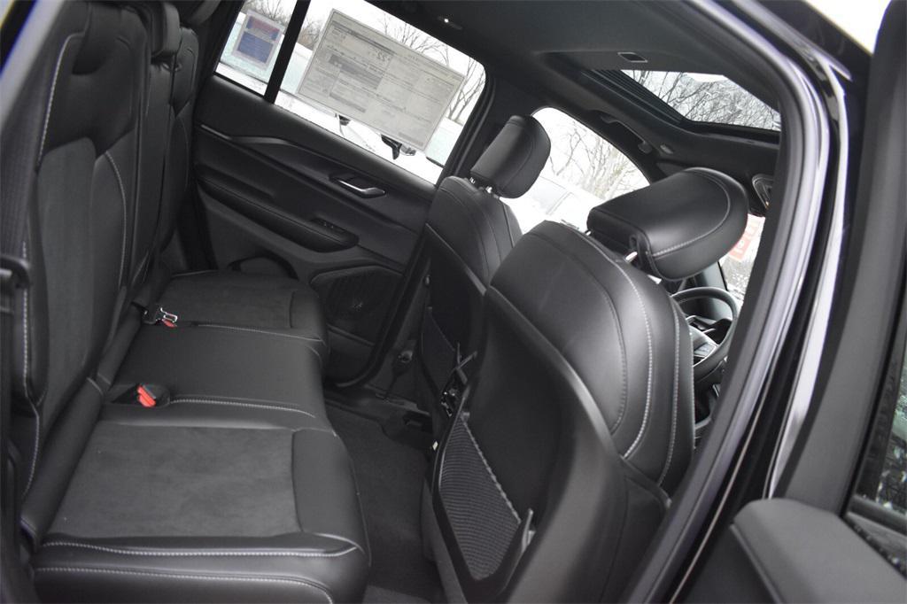 new 2025 Jeep Grand Cherokee car, priced at $38,995