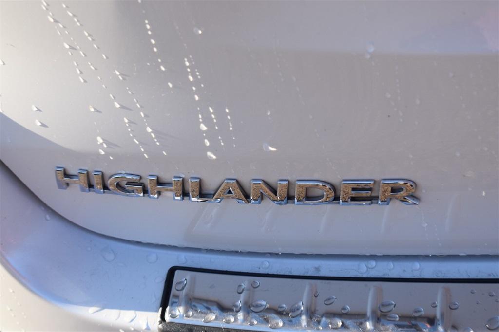 used 2017 Toyota Highlander car, priced at $22,977