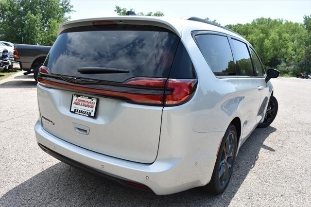 new 2024 Chrysler Pacifica car, priced at $43,307