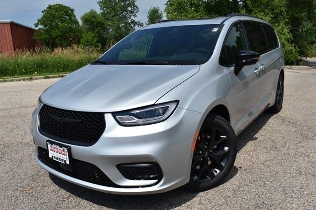 new 2024 Chrysler Pacifica car, priced at $43,307