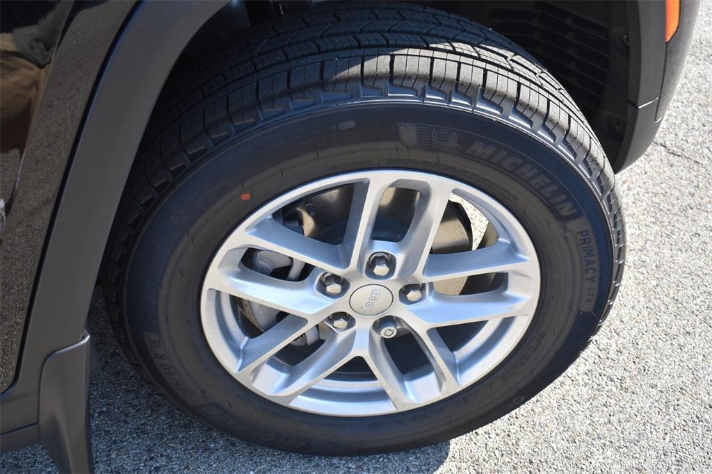 new 2025 Jeep Grand Cherokee car, priced at $38,434