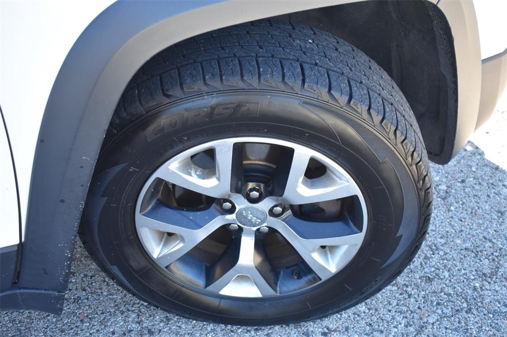 used 2015 Jeep Cherokee car, priced at $12,777