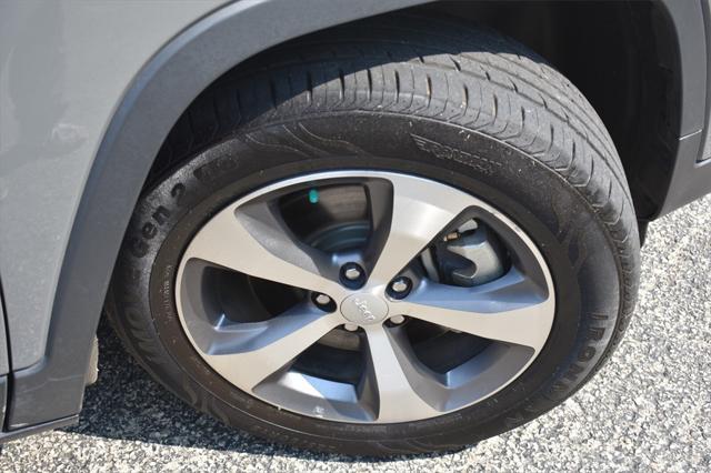 used 2022 Jeep Cherokee car, priced at $25,177